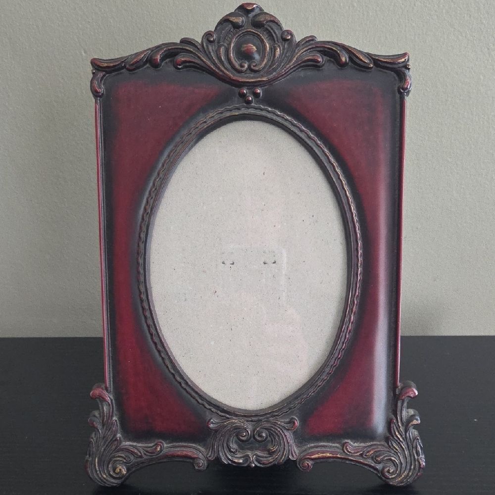 Vintage-Style Photo Frame